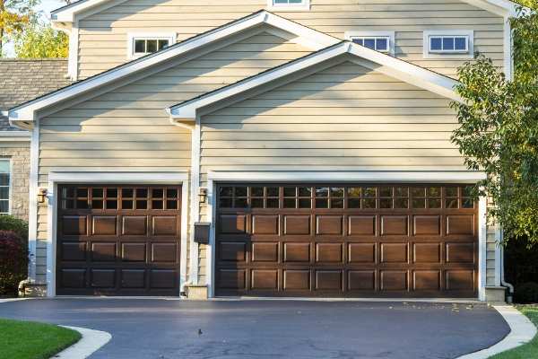 We have 5 tips to help you choose the right garage door for your home.